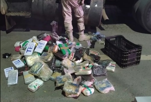 Caminhoneiro é preso com mais de 400 quilos de cocaína em tanque de combustível de veículo em Barreiras