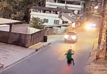 Jovem morre após dar grau, bater em caminhonete e ser atingido pela própria moto